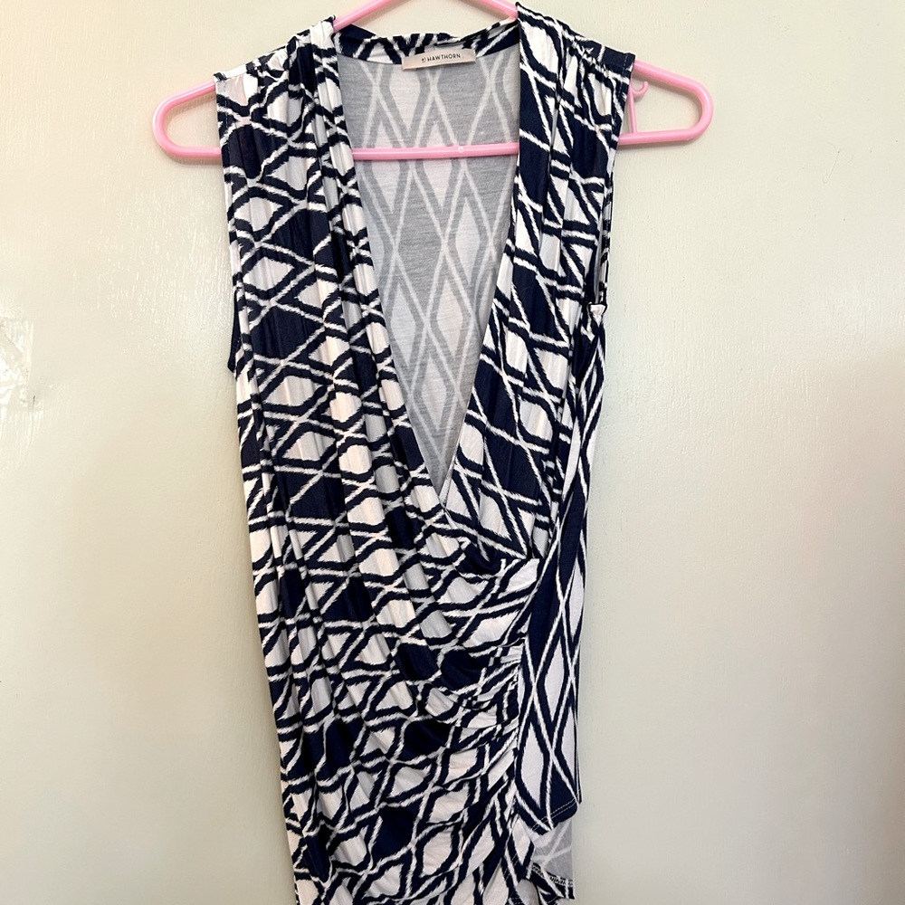 41 Hawthorne wrap-style, blue/white design, sleeveless shirt.  Size: XL